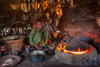Prparation d'une grande galette de 'tef' en Ethio